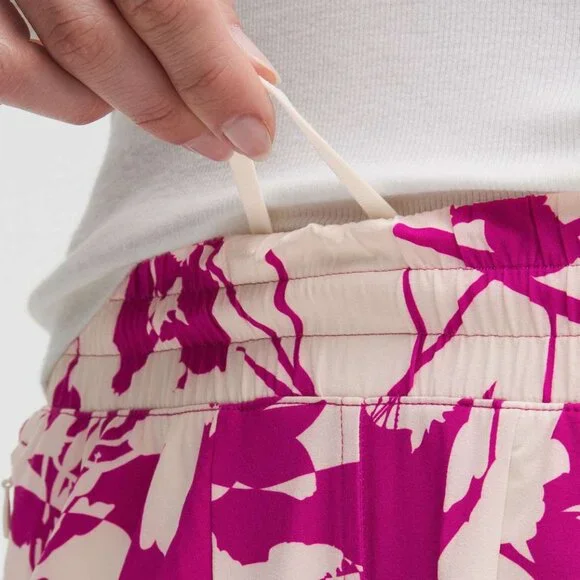 Lululemon Swift Mid-Rise Wide-Leg Pants - size 6 - Picture 3 of 6